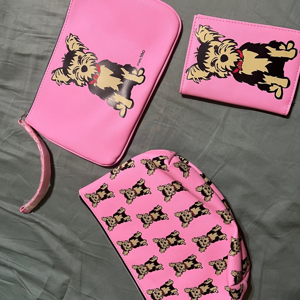 MARC TETRO PINK
SCHNAUZER 3 PIECE TRAVEL SET